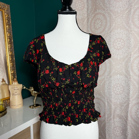 Topshop Tops - NWT Topshop Shirred Cap Sleeve Rose Print Retro Pinup Cherrygirl Size 6